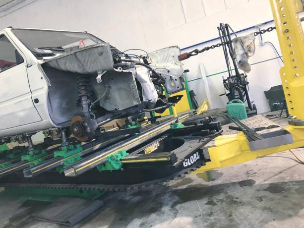 Riparazione scocca e Verniciatura Auto, Carrozziere a Bastia