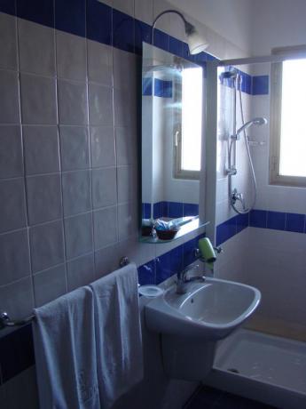 Camere singole, matrimoniali Silvi Marina, con servizi privati