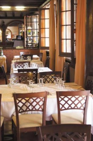 Sala ristorante con buffet pranzo-cena a Caltagirone