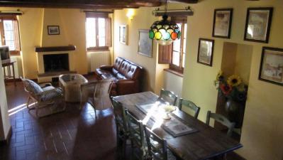 Appartamento 2 salotto con camino