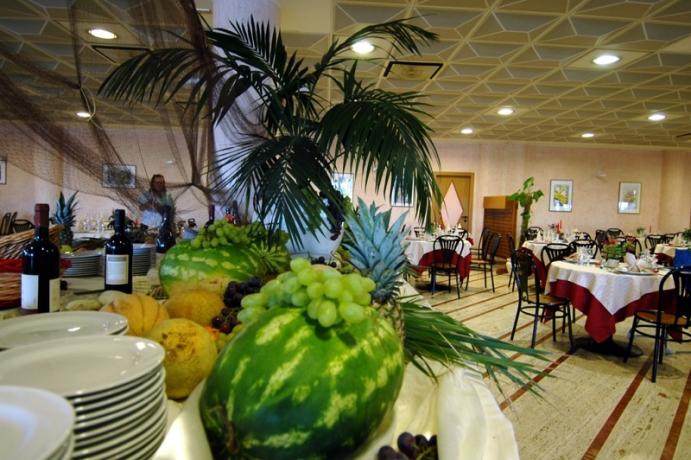 Pranzo a buffet nel Ristorante interno  