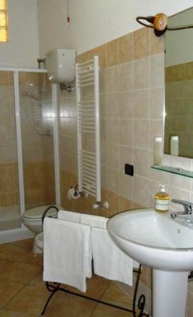 Bagno in camera con servizi agriturismo vicino Spoleto