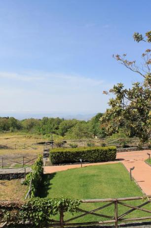 Vista panoramica paesaggio agriturismo ad Adrano