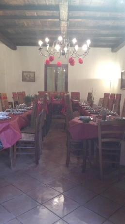 Salone per gruppi in casale nel Lazio