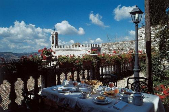Hotel 4 stelle, bellissimo terrazzo vista Gubbio 