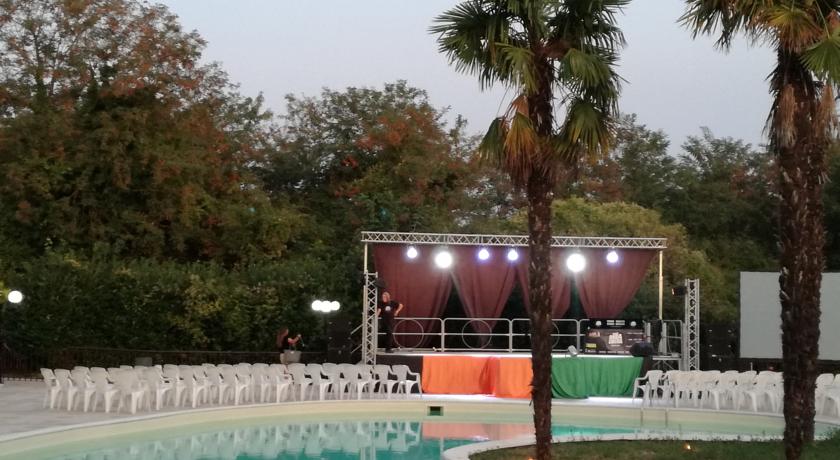 Hotel con piscina e animazione vicino Pomezia