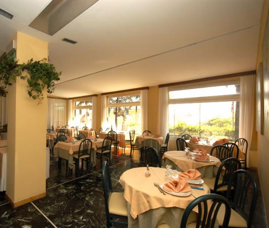 sala ristorante hotel 3 stelle liguria Varazze