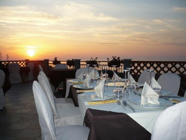 Hotel Eolie con romantico ristorante all'aperto