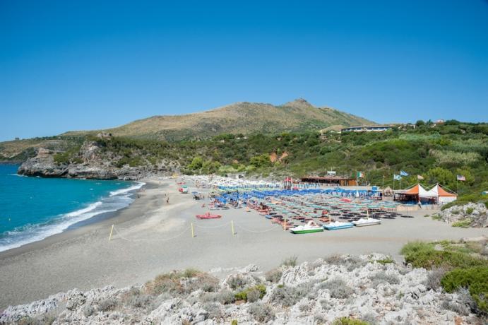 Spiaggia privata a 200 mt dal Residence 