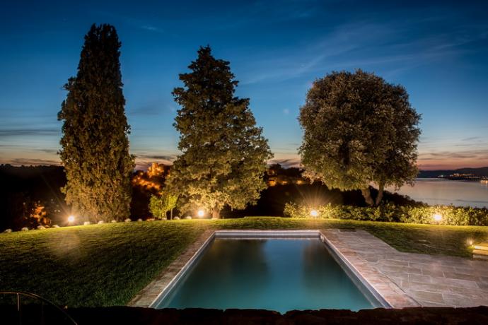 vista dalla piscina della villa granaio 