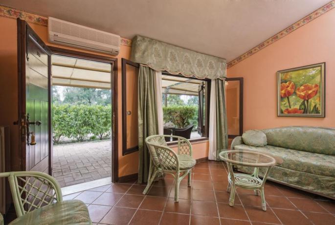 Camere con soggiorno direttamente sul giardino