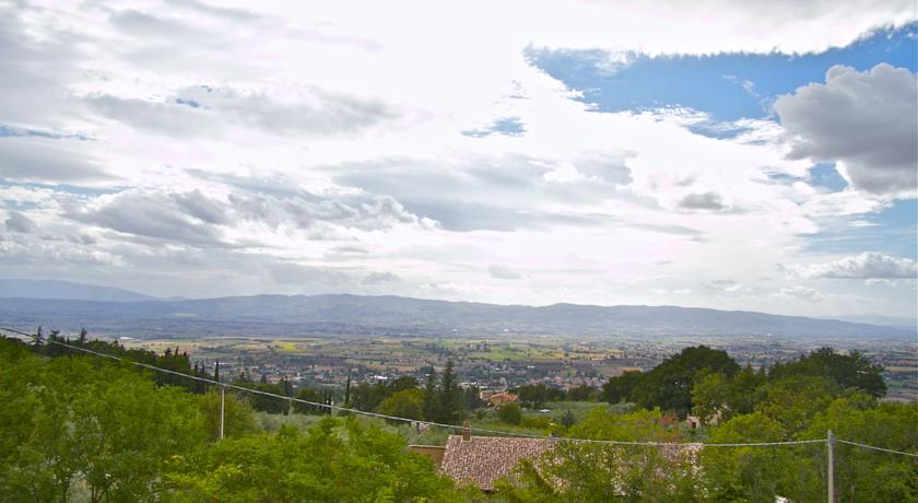Vista panoramica della meravigliosa Assisi 
