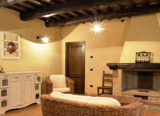 soggiorno arredato appartamenti Umbria 