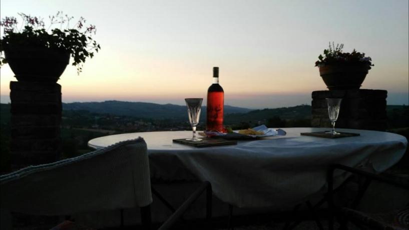 Cena romantica in terrazza panoramica in B&B