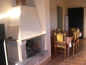 Mandorli apartment with fireplace