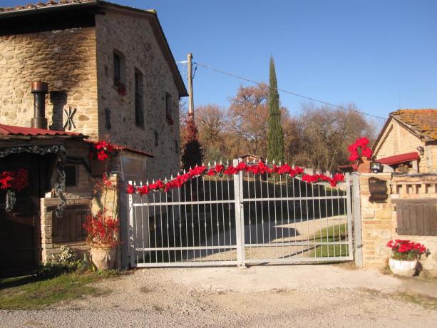 Ingresso B&B a Montone con appartamenti 