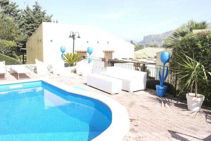 Resort con piscina vicino Riserva Naturale dello Zingaro 
