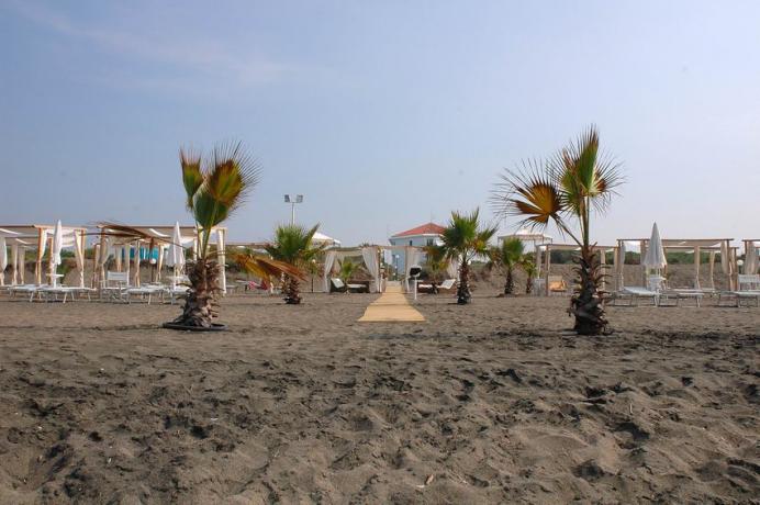 Hotel con Spiaggia e Animazione a Baia Domizia 