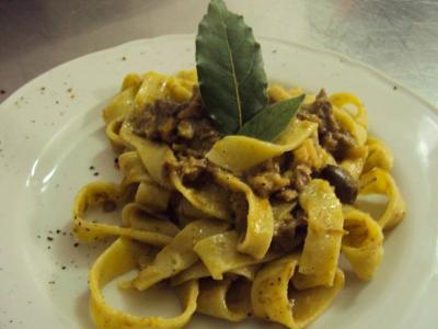 Tagliatelle fatte in casa con ragù di cinghiale 