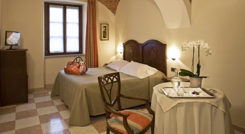 Colazione servita in Camera in Hotel vicino Cuneo