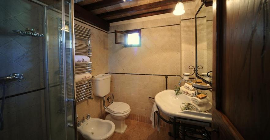 Bagno in Camera Antica Residenza in Umbria 