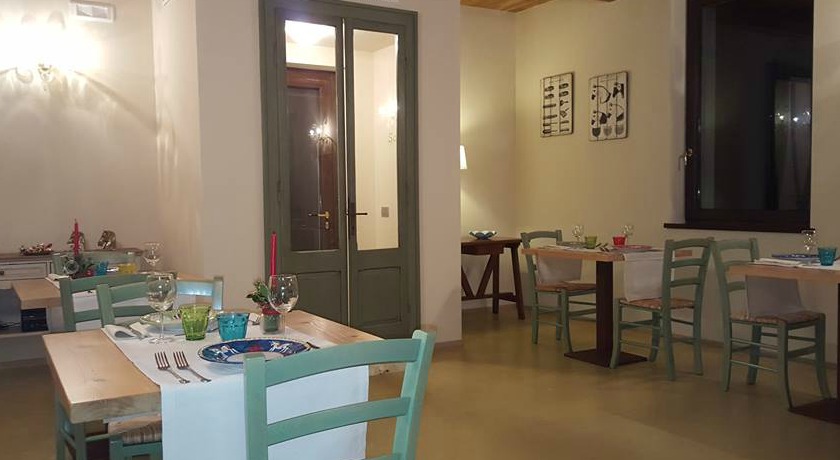 Agriturismo ristorante, piscina a Foligno