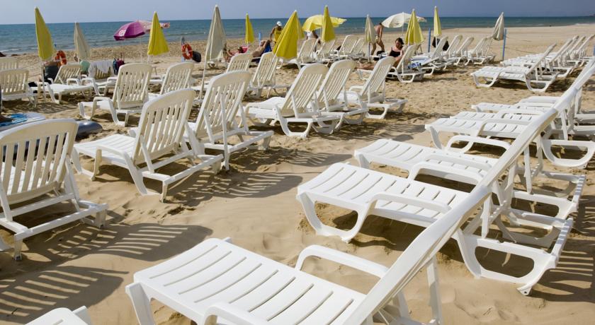 Villaggio con Spiaggia Privata a Scoglitti
