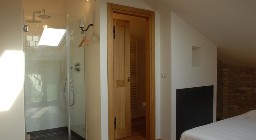 Camere con Bagno Privato in Casale Rustico Umbria