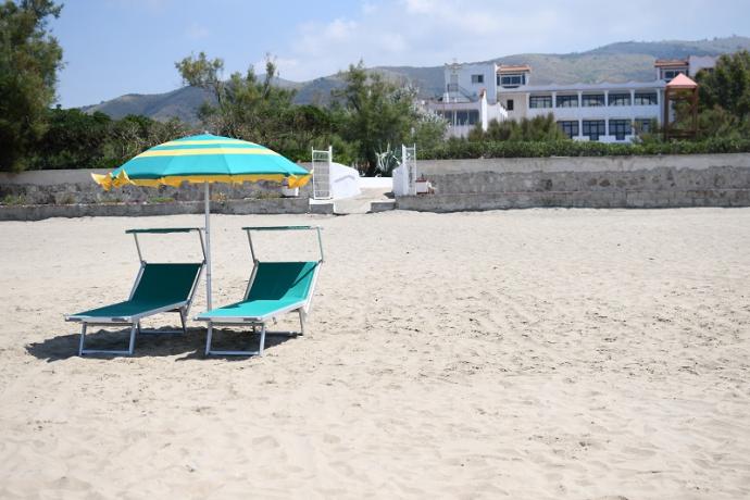 Spiaggia con lettini, Resort sul mare, Mondragone  
