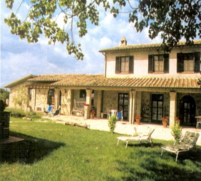 villa con grande giardino esterno 