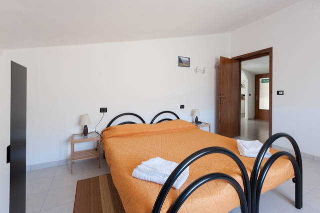 Bed-and-breakfast Valtaro: camera beige matrimoniale o 2 singoli