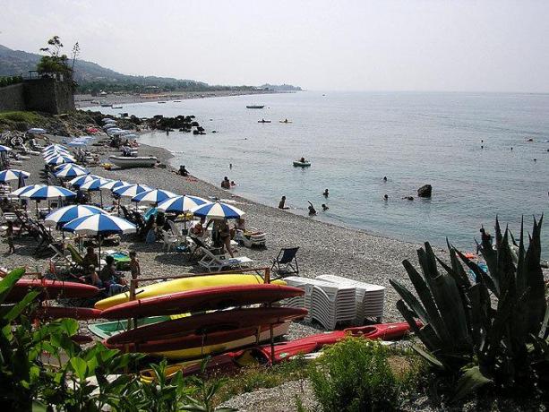 Spiaggia privata attrezzata dell'albergo a Cirella  