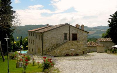 Casolare con appartamenti e ristorante Umbria