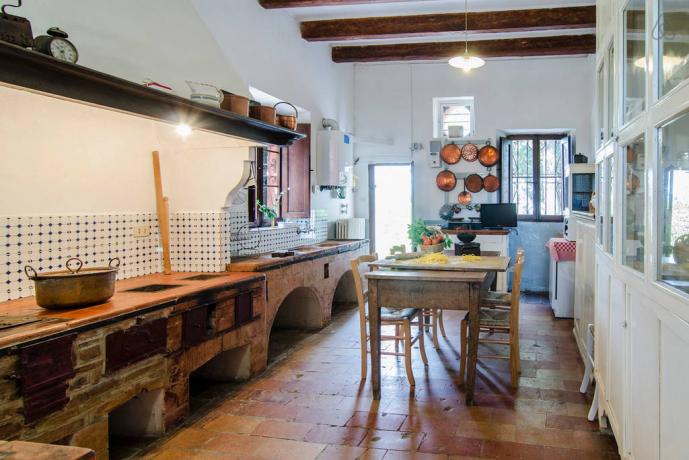 Villa con grande cucina attrezzata a Jesi