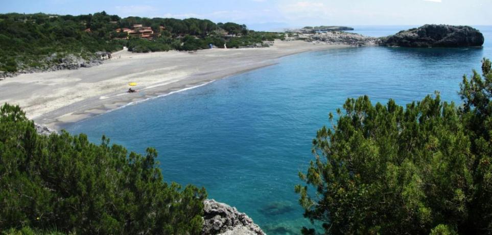 Cilento, 1 km di Spiaggia di sabbia  