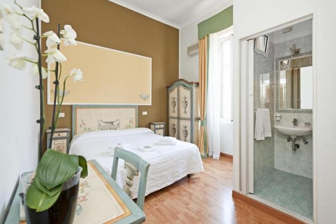 Camera con bagno privato in B&B a Valmontone