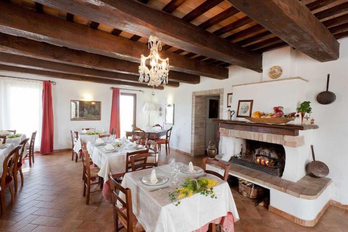 Sala Colazioni in agriturismo con appartamenti 