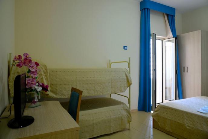 Camere Tripla con aria condizionata e vista mare
