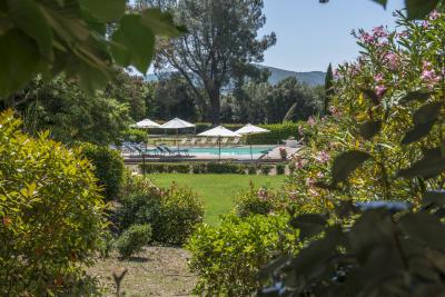 Piscina con Solarium attrezzato