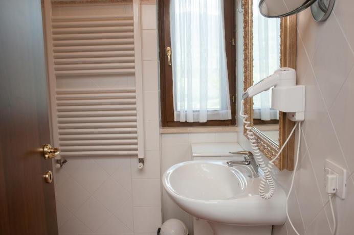 Bagno ristrutturato Camera Residence Assisi 