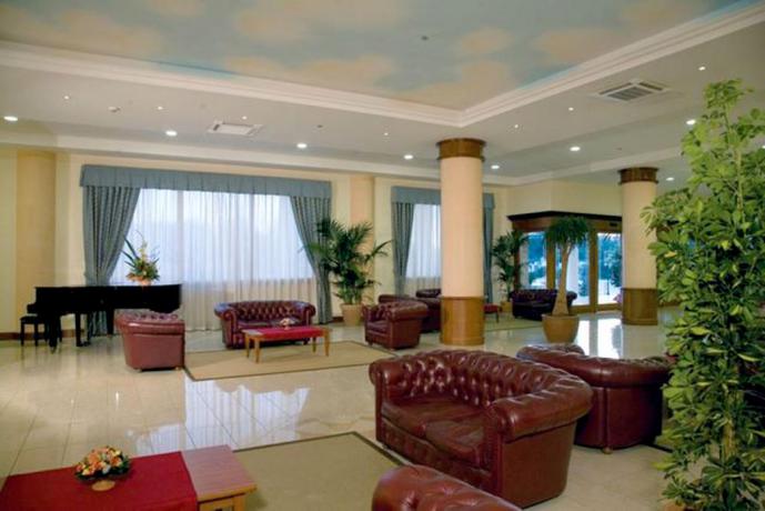 Relax in Hotel con Piscina Coperta a Caserta