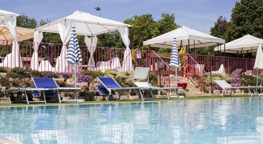 Appartamenti con Piscina in Villaggio in Toscana