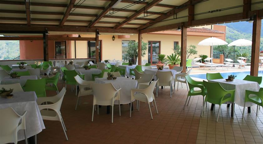 Bar dell'Hotel Tortola tra Basilicata e Calabria