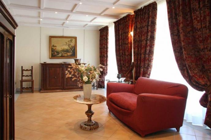 Salottino in villa tra Umbria e Toscana