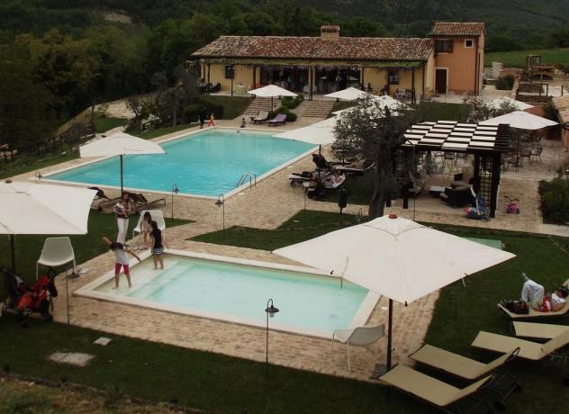 Piscina all'aperto Antica Residenza con sdraio 