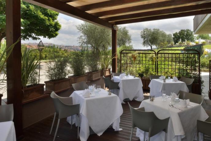 Ristorante esterno in Hotel 4 stelle Perugia