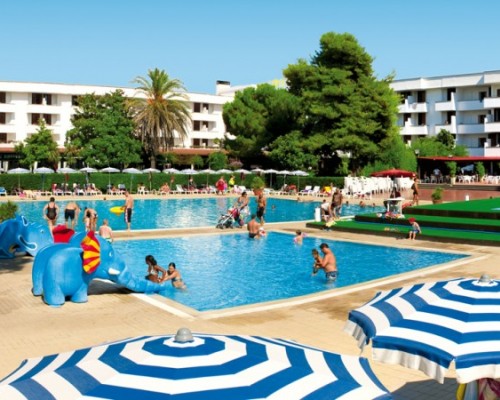 Villaggio turistico con Animazione sul mare, con piscina e Centro Sportivo 