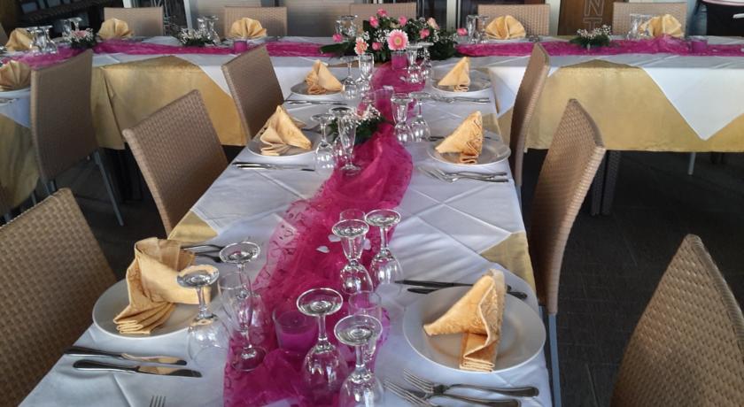 Ristorante all'aperto sul mare