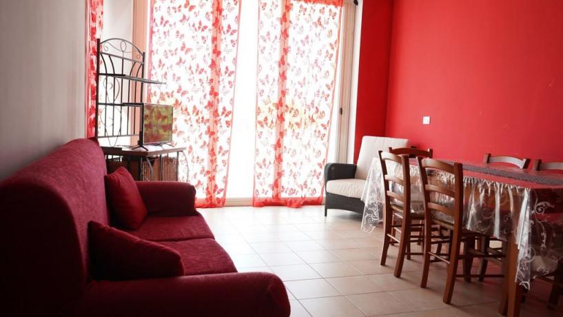 Appartamento con soggiorno e angolo cucina