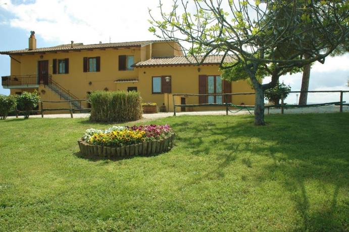 Agriturismo in Umbria con piscina ideale per gruppi 